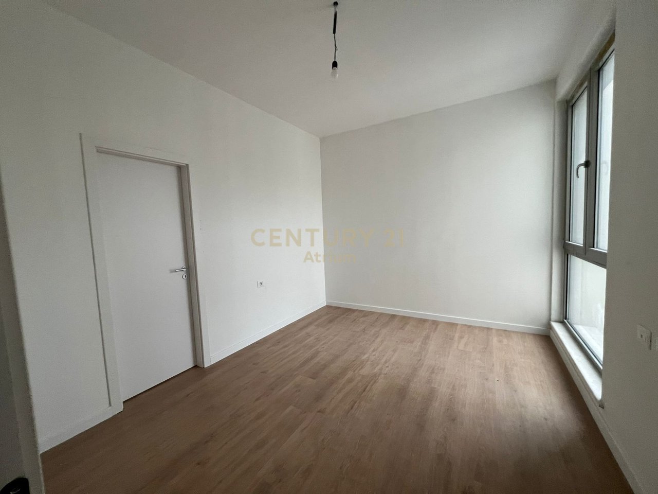 JEPET ME QIRA VILË NË RESIDENCËN "GREEN VALLEY" + 2 POSTE PARKIMI