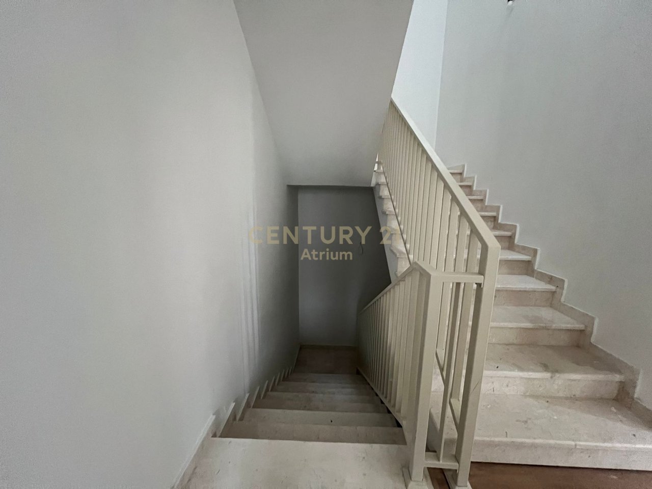 JEPET ME QIRA VILË NË RESIDENCËN "GREEN VALLEY" + 2 POSTE PARKIMI