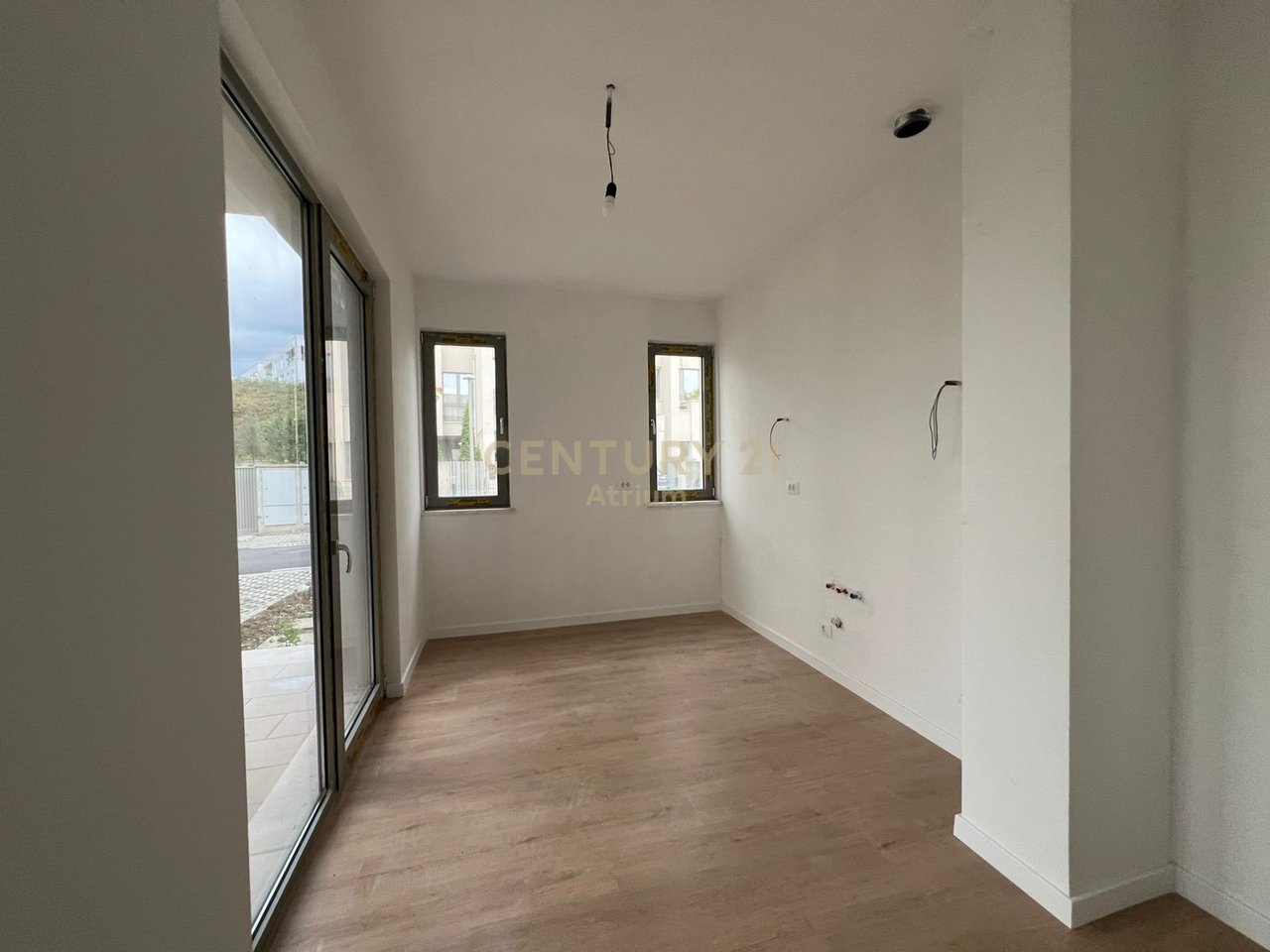 JEPET ME QIRA VILË NË RESIDENCËN "GREEN VALLEY" + 2 POSTE PARKIMI