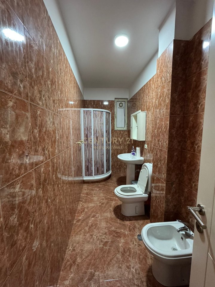 Shitet Apartament 1+1 në Rrugën Mine Peza, pranë Kafe Flora