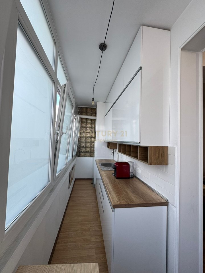 Shitet Apartament 1+1 në Rrugën Mine Peza, pranë Kafe Flora