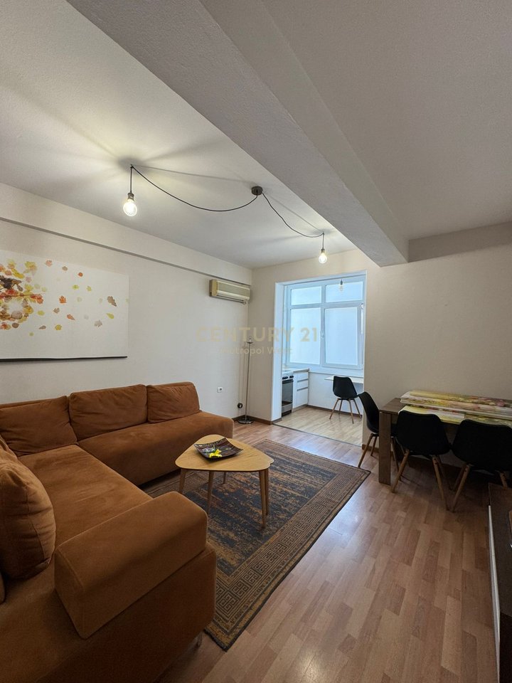 Shitet Apartament 1+1 në Rrugën Mine Peza, pranë Kafe Flora