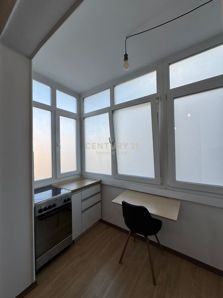 Shitet Apartament 1+1 në Rrugën Mine Peza, pranë Kafe Flora