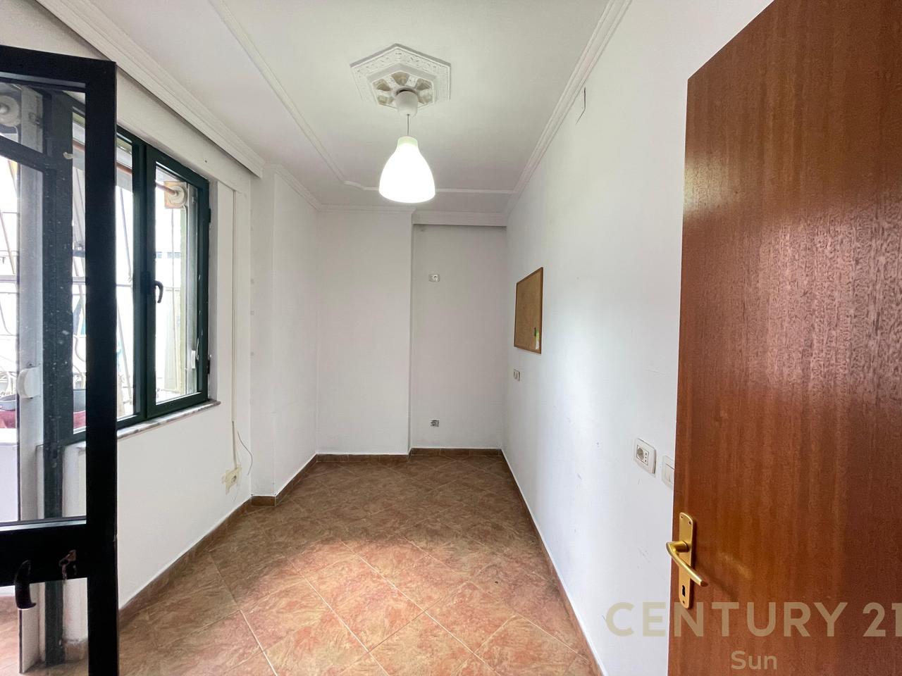 APARTMENT 5+2+2 FOR RENT NEAR THE OLD EXHIBITION CENTER!