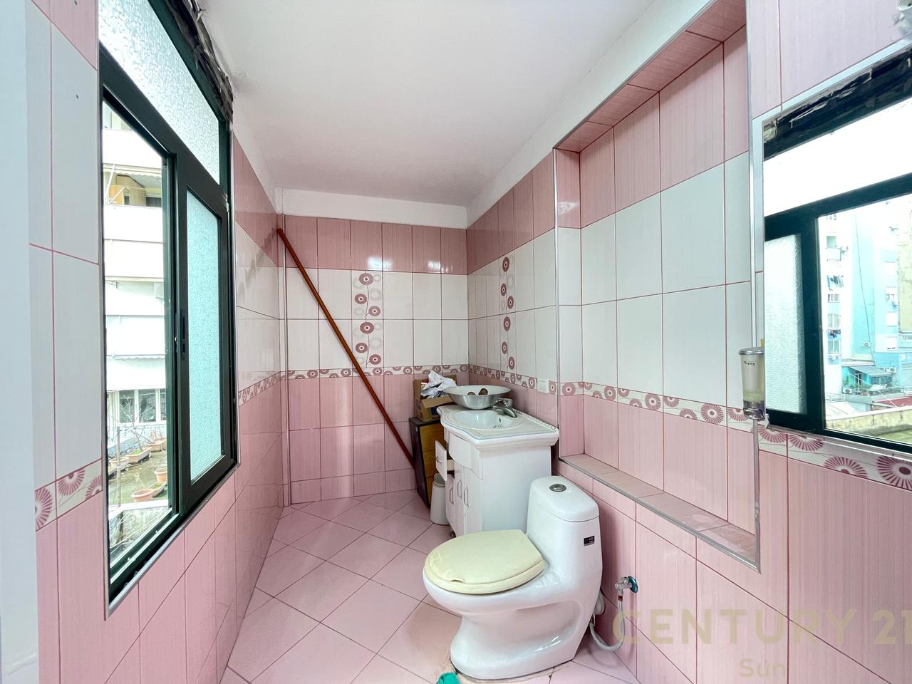 APARTMENT 5+2+2 FOR RENT NEAR THE OLD EXHIBITION CENTER!