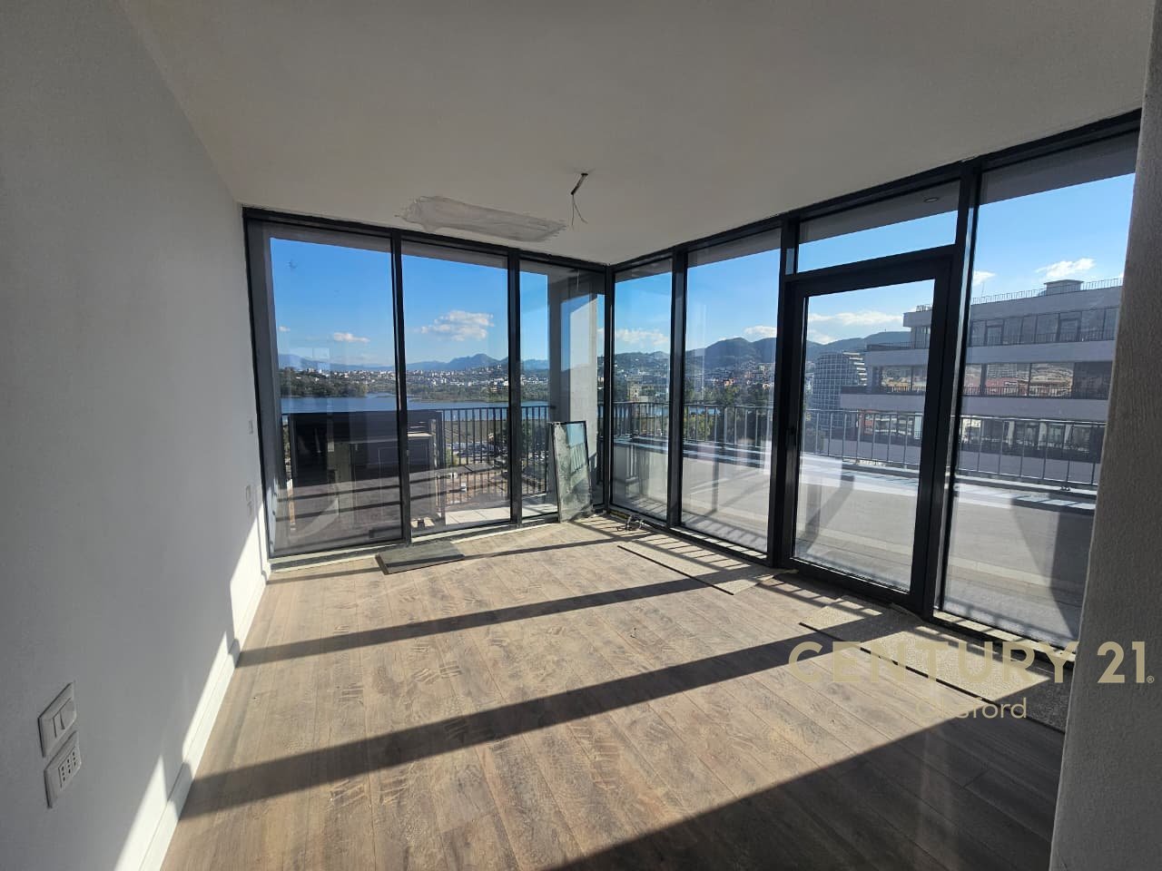 Appartamento 3+1+2 IN VENDITA con vista sul lago!