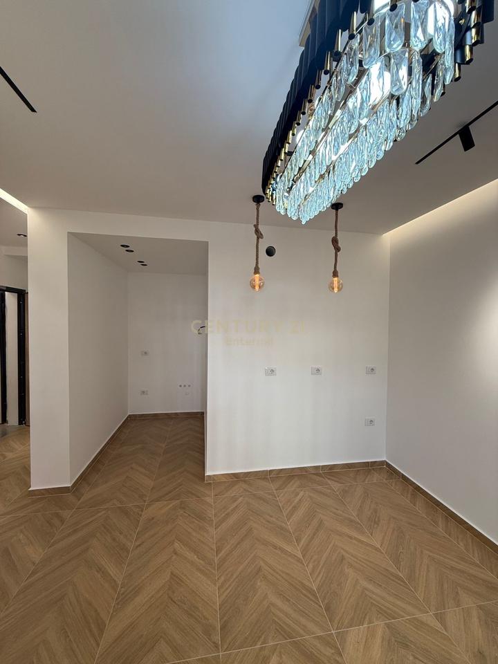 Jepen 2 ambjente  per zyra  ne Rezidencen Oasis ne Astir .