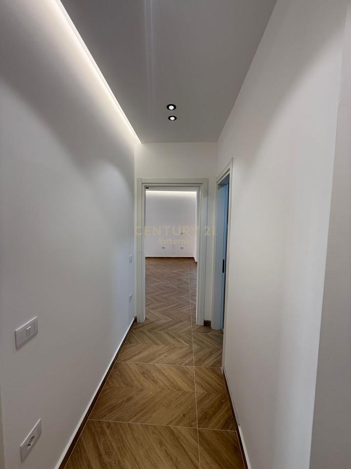 Jepen 2 ambjente  per zyra  ne Rezidencen Oasis ne Astir .