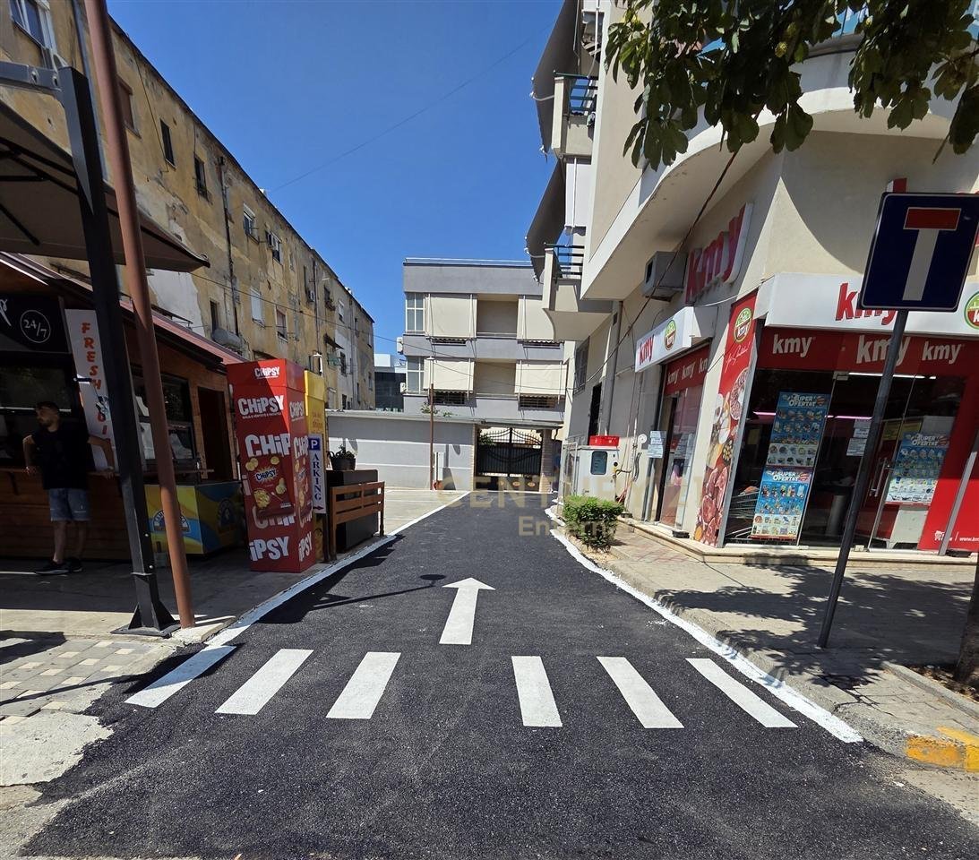 Tokë Komerciale Për Shitje në Rruga Kongresi i Manastirit, Tirane