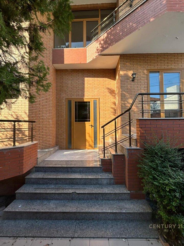 CASA IN VENDITA NEL COMUNE DI PARIGI