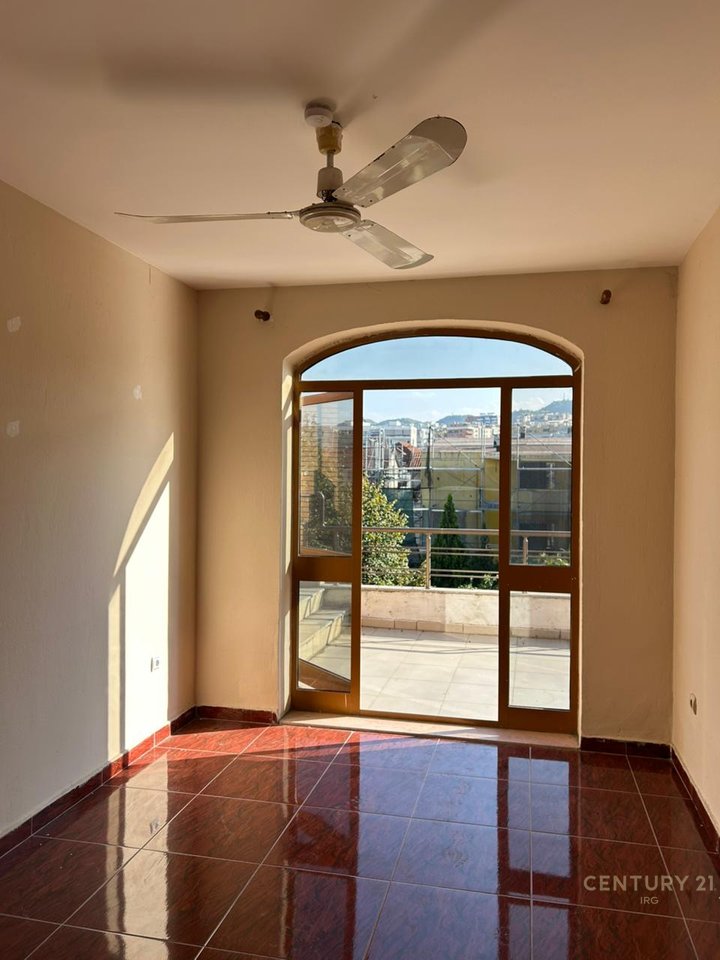 CASA IN VENDITA NEL COMUNE DI PARIGI