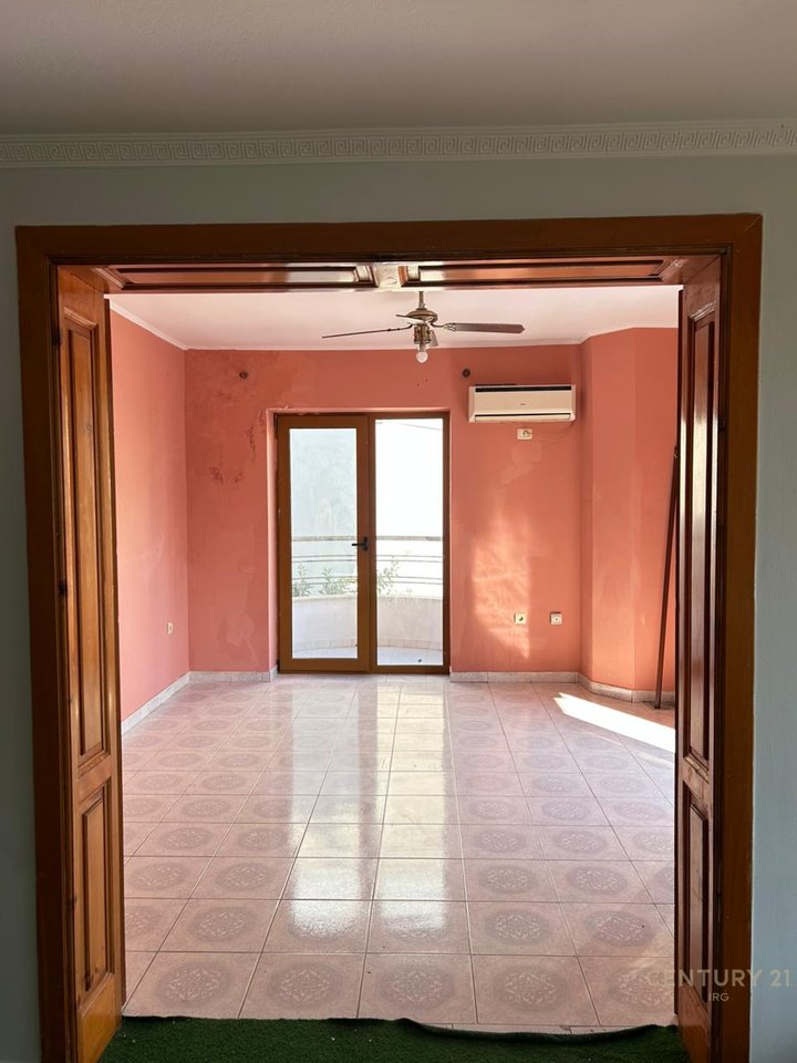 CASA IN VENDITA NEL COMUNE DI PARIGI