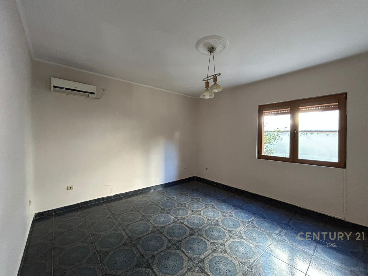 CASA IN VENDITA NEL COMUNE DI PARIGI