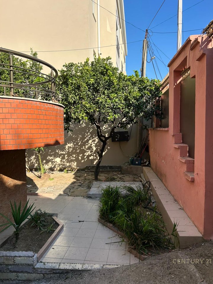 CASA IN VENDITA NEL COMUNE DI PARIGI