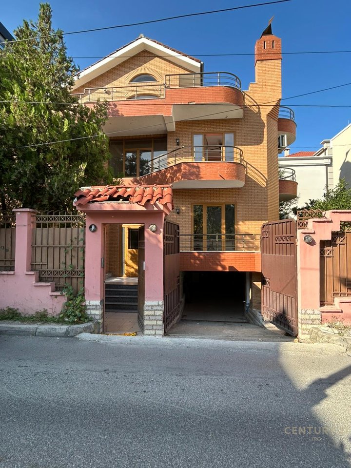 CASA IN VENDITA NEL COMUNE DI PARIGI