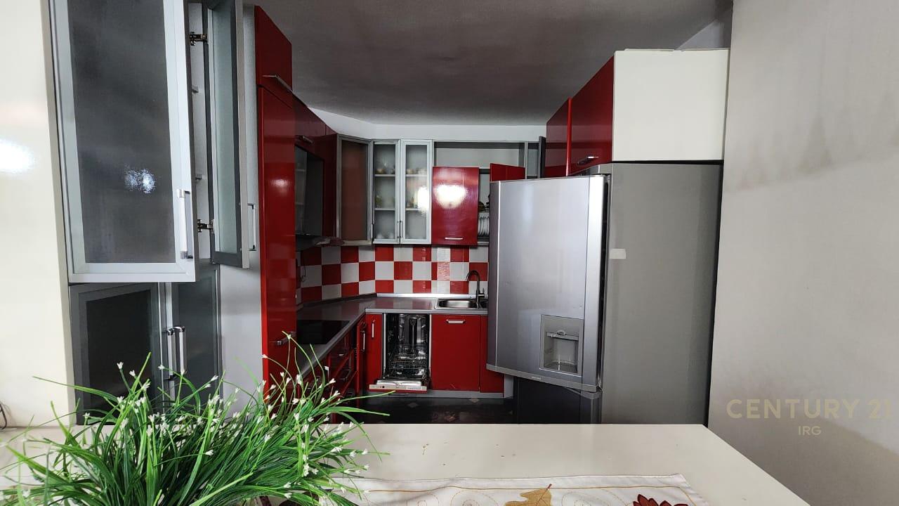 QIRA APARTAMENT 3+1 KOMUNA E PARISIT, KRISTAL CENTER!