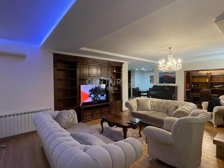 Qira, Apartment 2+1+2, Wilson Square