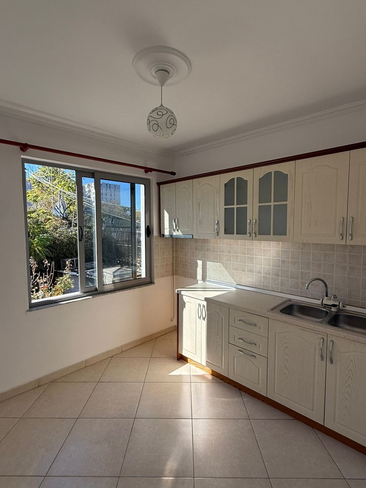 Vilë 2+1 Me Qira në Porcelan,prane UET, Tiranë .