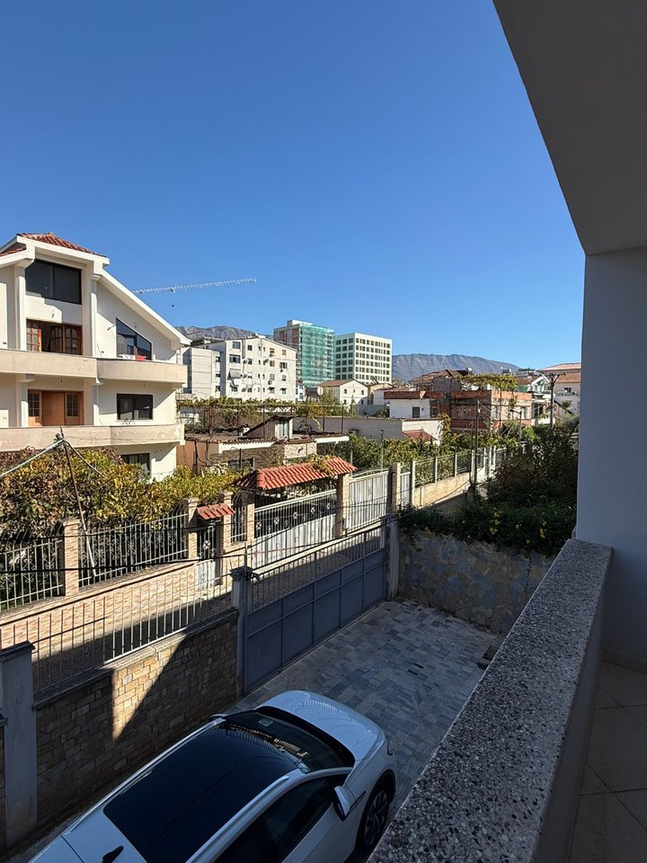 Vilë 2+1 Me Qira në Porcelan,prane UET, Tiranë .