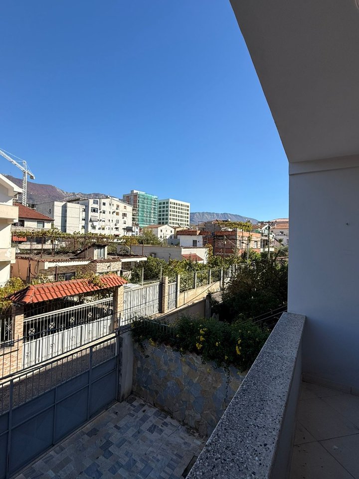 Vilë 2+1 Me Qira në Porcelan,prane UET, Tiranë .