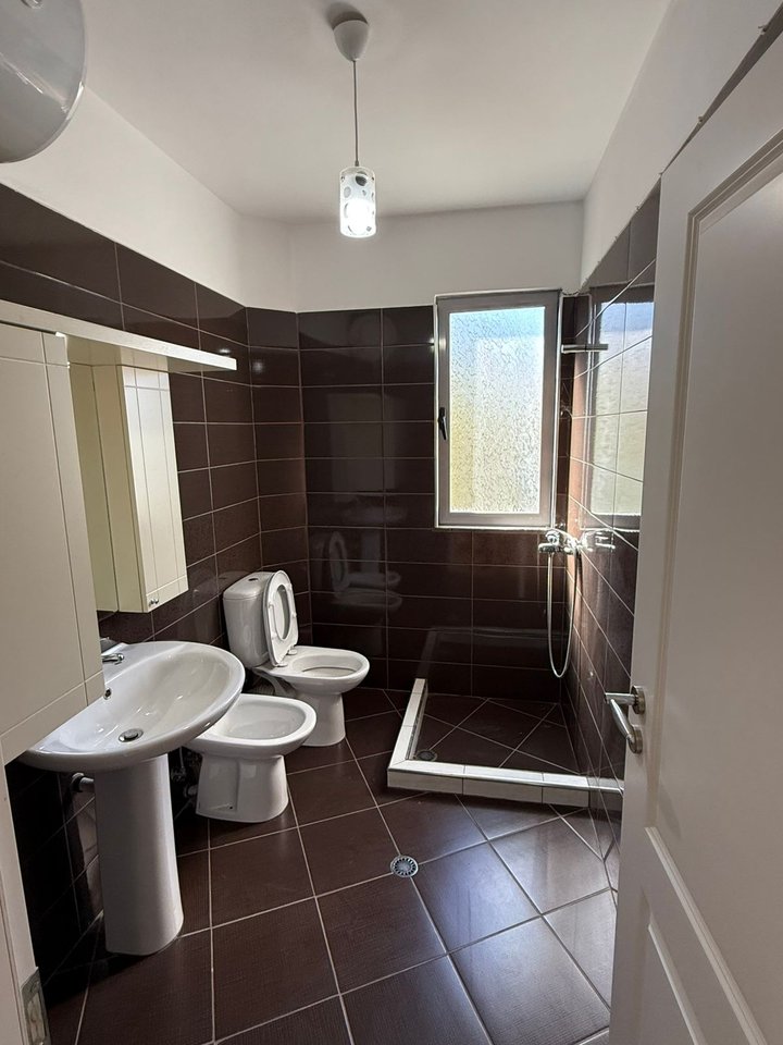 Vilë 2+1 Me Qira në Porcelan,prane UET, Tiranë .