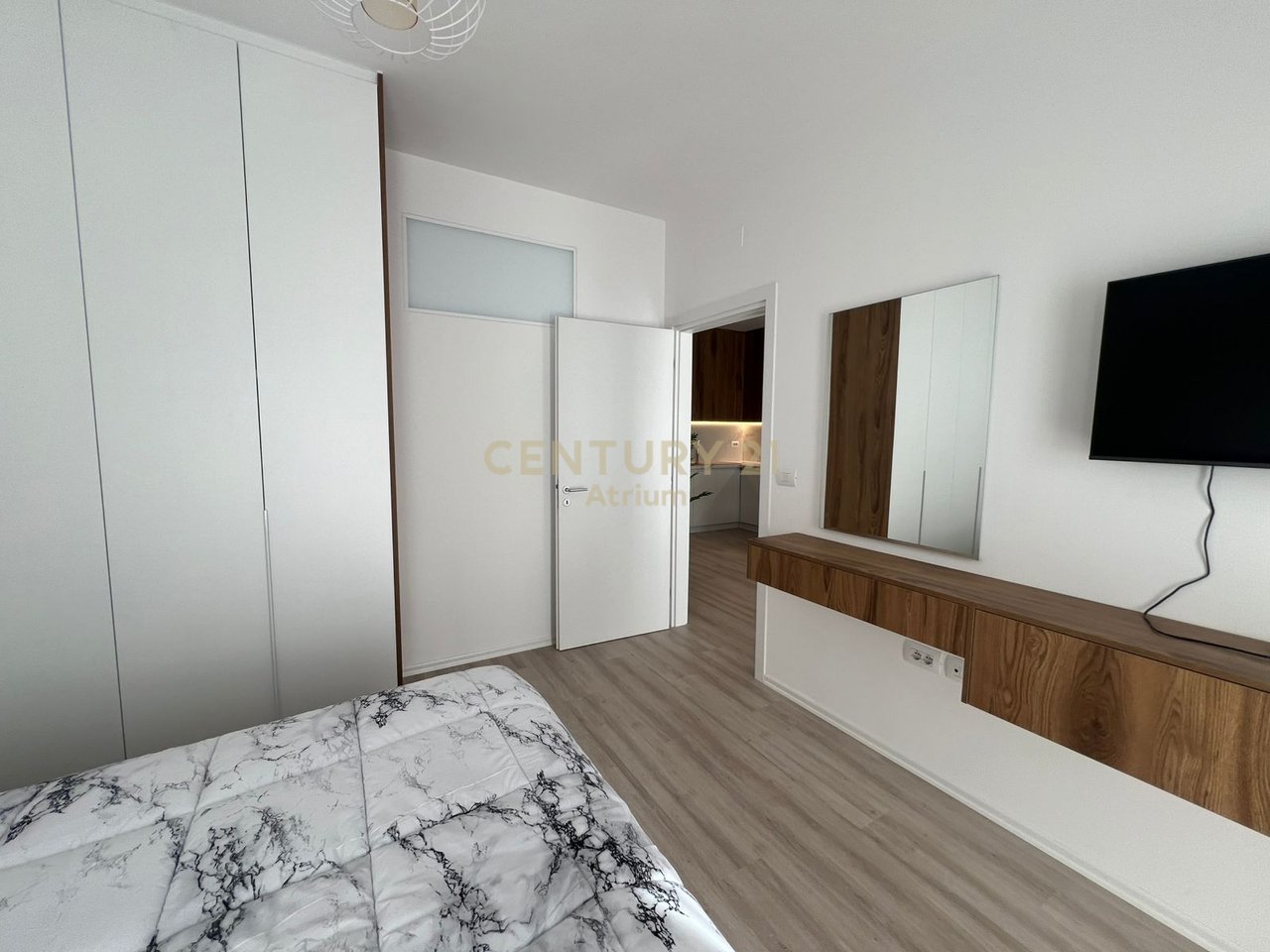 JEPET ME QIRA APARTAMENT 2+1 – ZOGU I ZI!