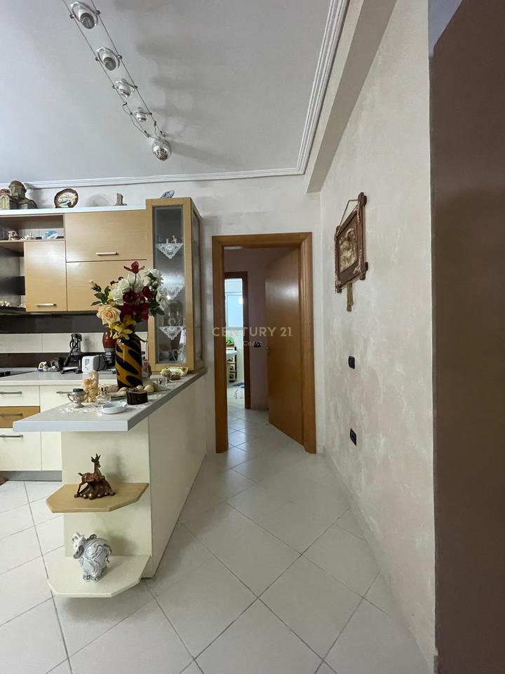 "Appartamento 2+1+2 in Vendita – Via Cipaj, Vlorë!"