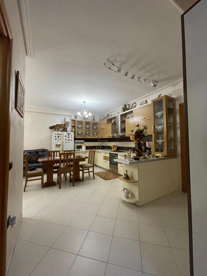 "Appartamento 2+1+2 in Vendita – Via Cipaj, Vlorë!"