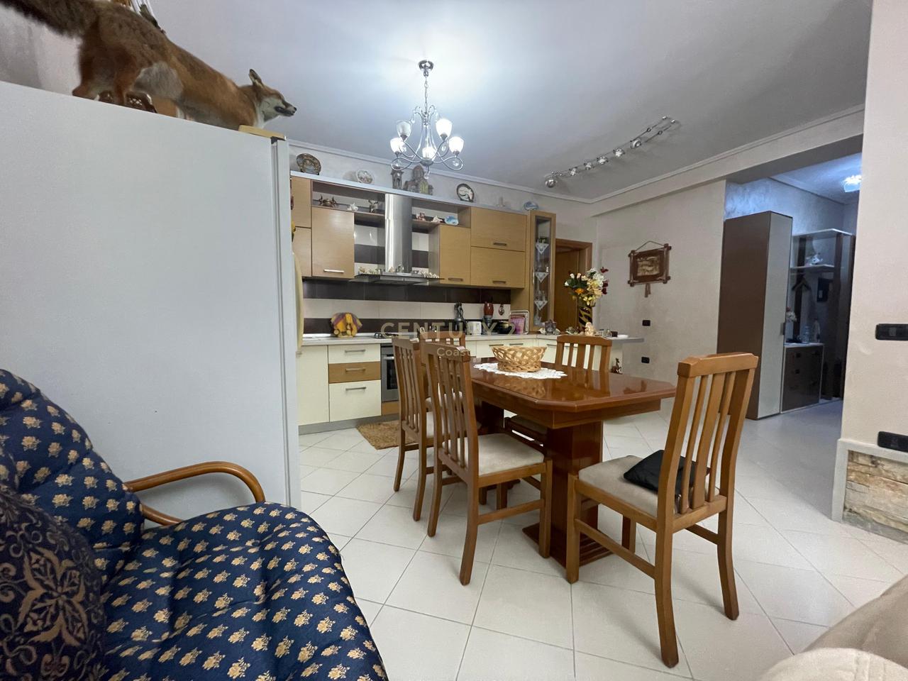 "Appartamento 2+1+2 in Vendita – Via Cipaj, Vlorë!"