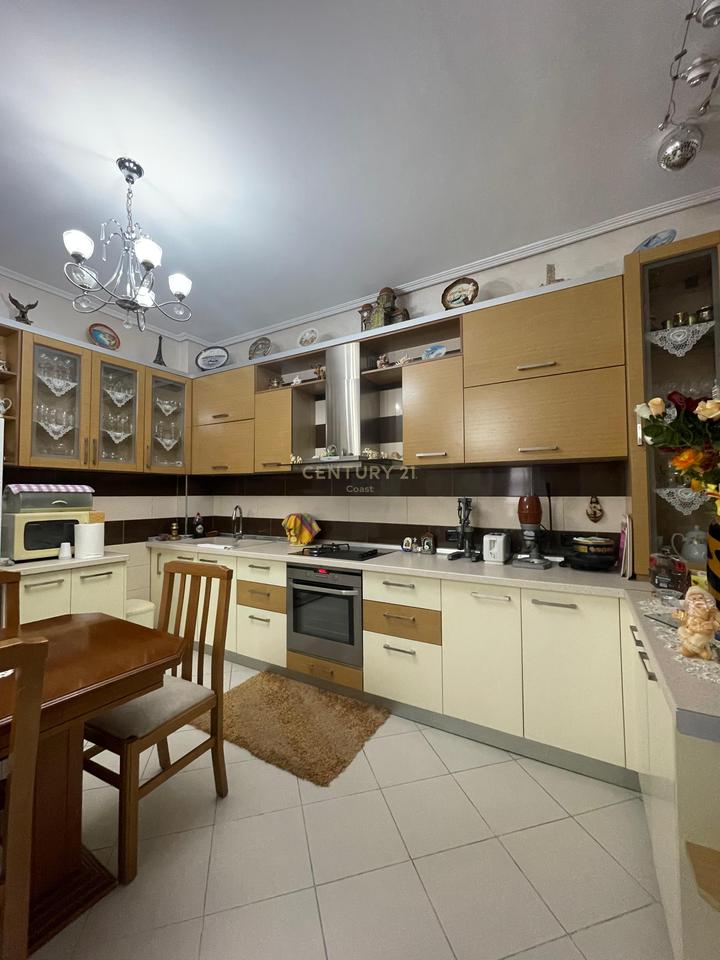 "Appartamento 2+1+2 in Vendita – Via Cipaj, Vlorë!"