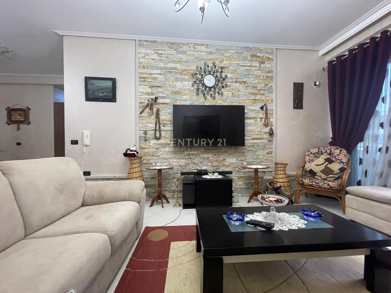 "Appartamento 2+1+2 in Vendita – Via Cipaj, Vlorë!"