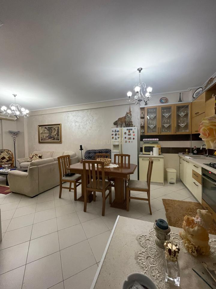 "Appartamento 2+1+2 in Vendita – Via Cipaj, Vlorë!"