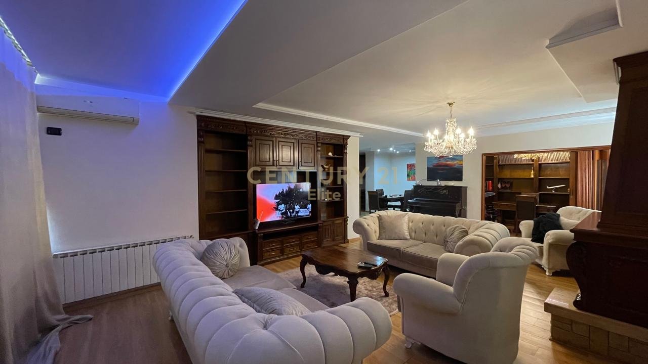 Qira, Apartment 2+1+2, Wilson Square