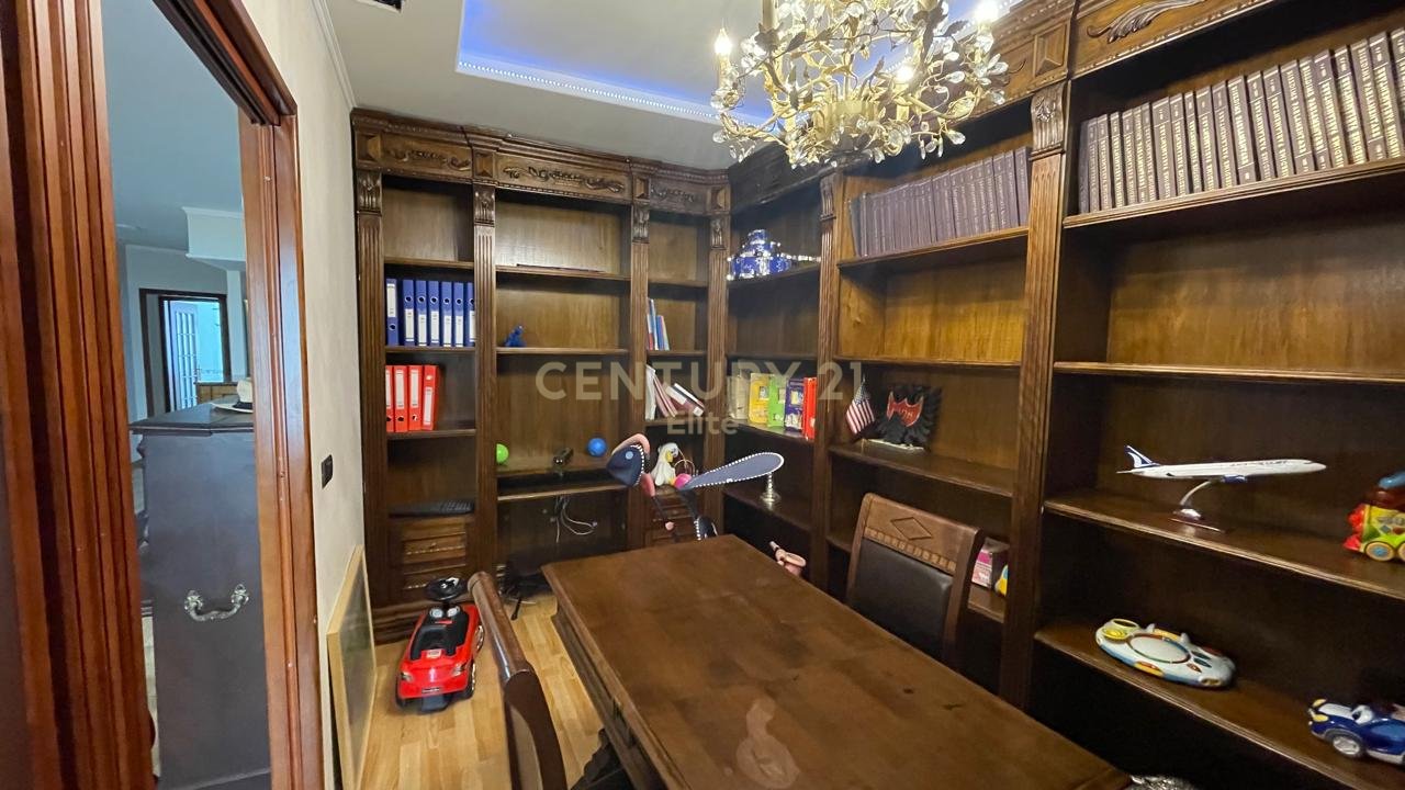 Qira, Apartment 2+1+2, Wilson Square