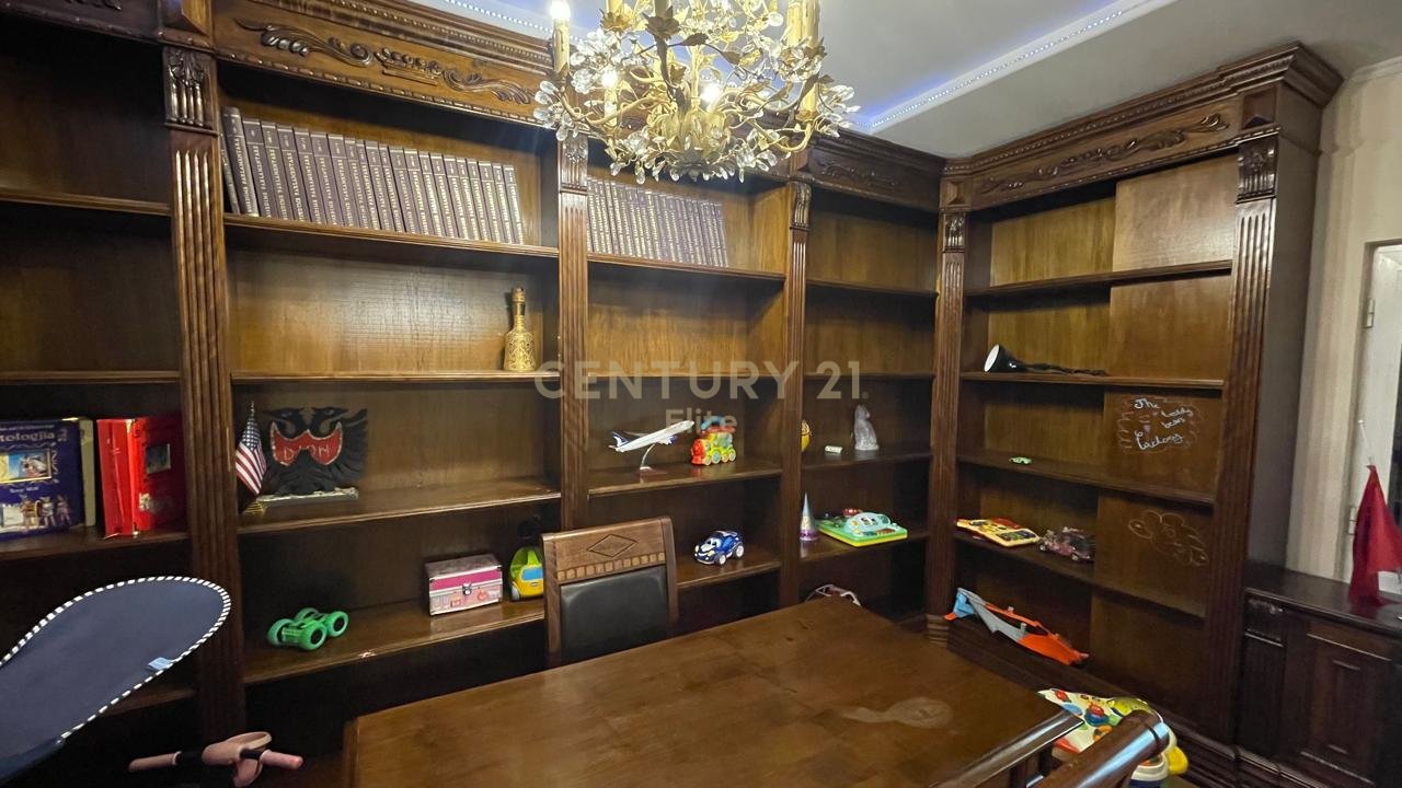 Qira, Apartment 2+1+2, Wilson Square