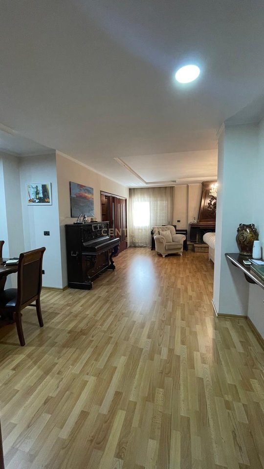 Qira, Apartment 2+1+2, Wilson Square