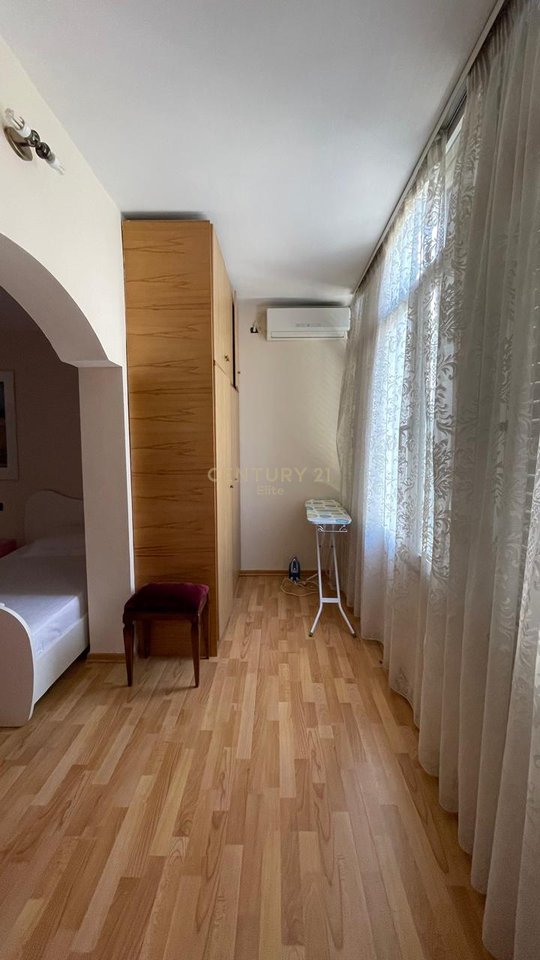 Qira, Apartment 2+1+2, Wilson Square