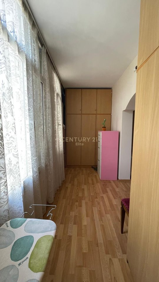 Qira, Apartment 2+1+2, Wilson Square