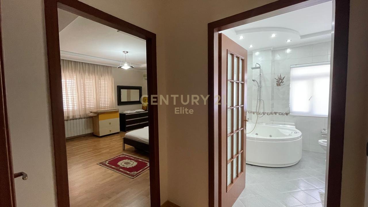 Qira, Apartment 2+1+2, Wilson Square