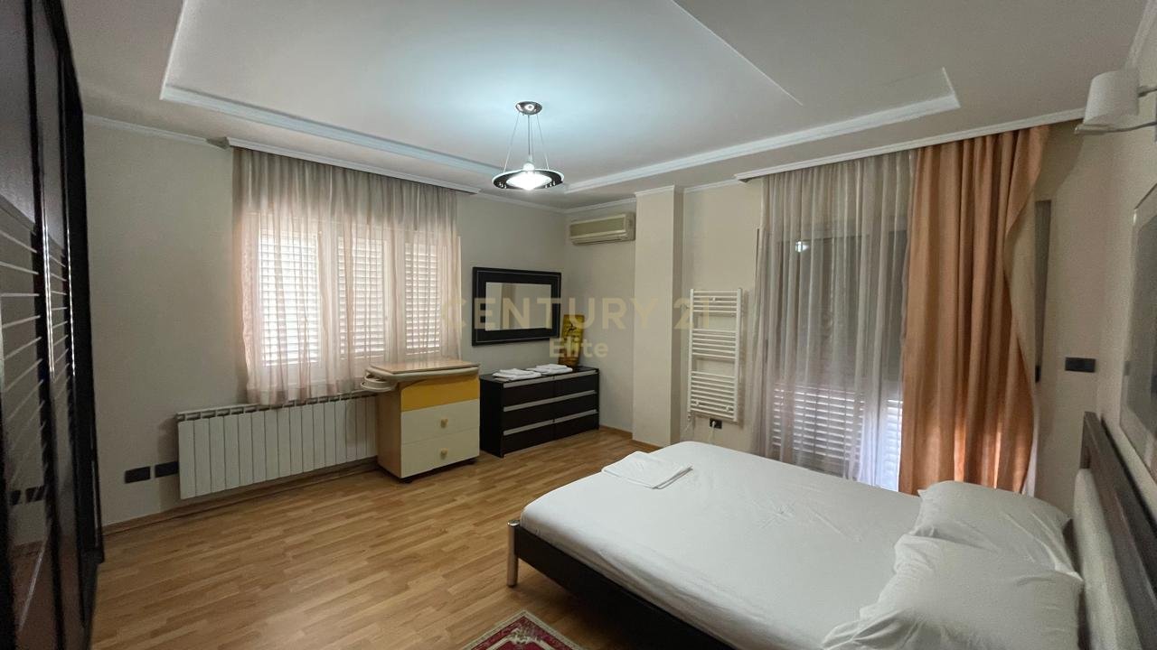 Qira, Apartment 2+1+2, Wilson Square