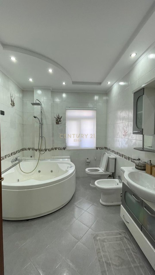 Qira, Apartment 2+1+2, Wilson Square