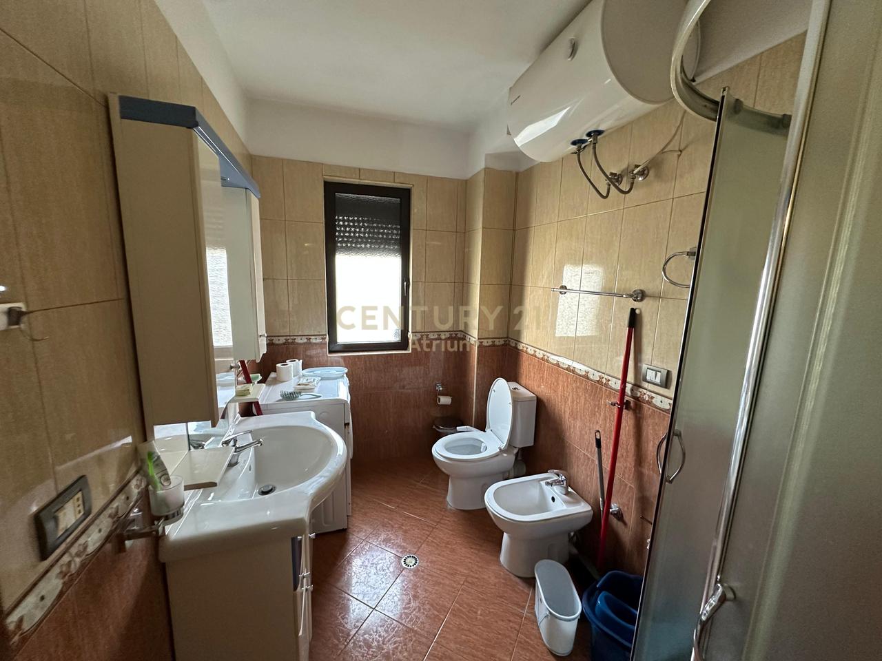 JEPET APARTAMENT  2 + 1 ME QIRA  TEK ALI DEMI !