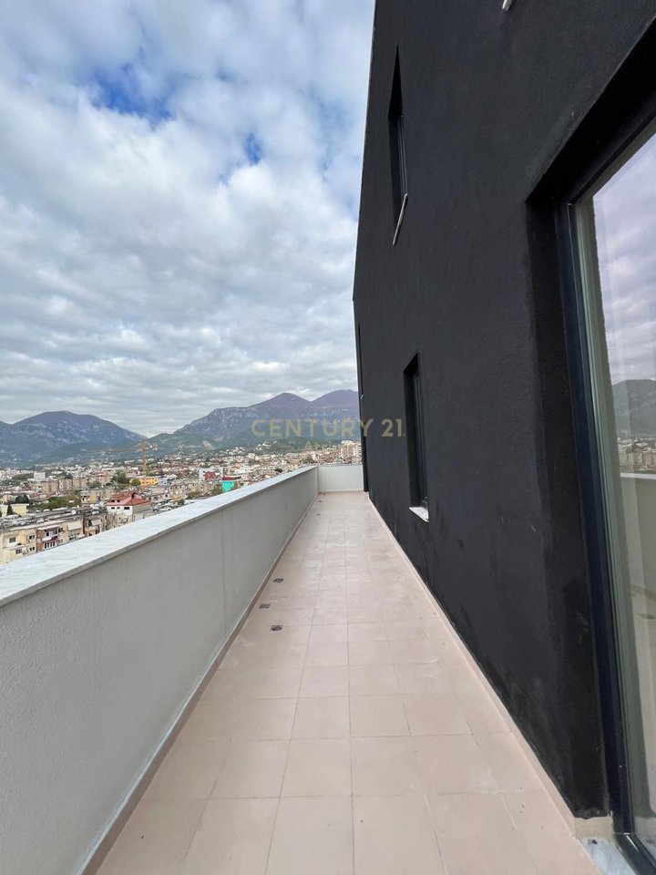 SHITET APARTAMENT 1+1 ME VERANDË PRANË SHKOLLËS SË BASHKUAR