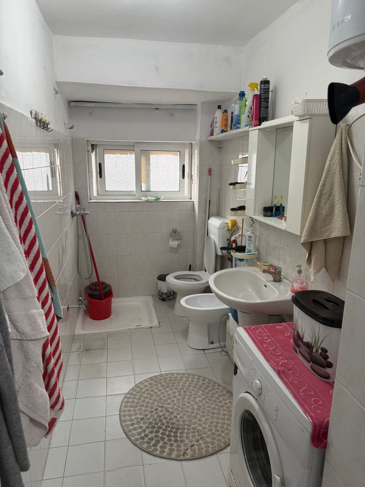 Appartamento + studio in affitto a Oxhaku, Tirana