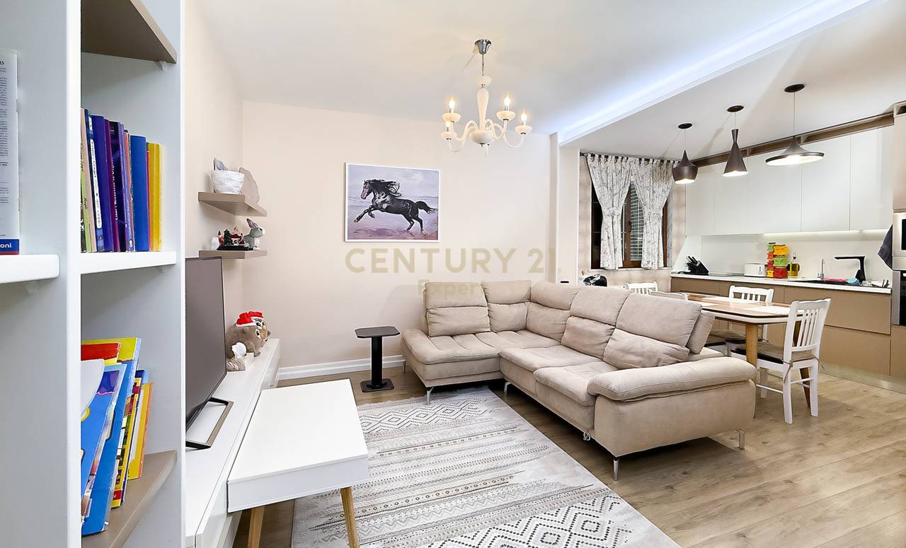 Casa numero 4 in Rruga Riza Cerova, Tirana!