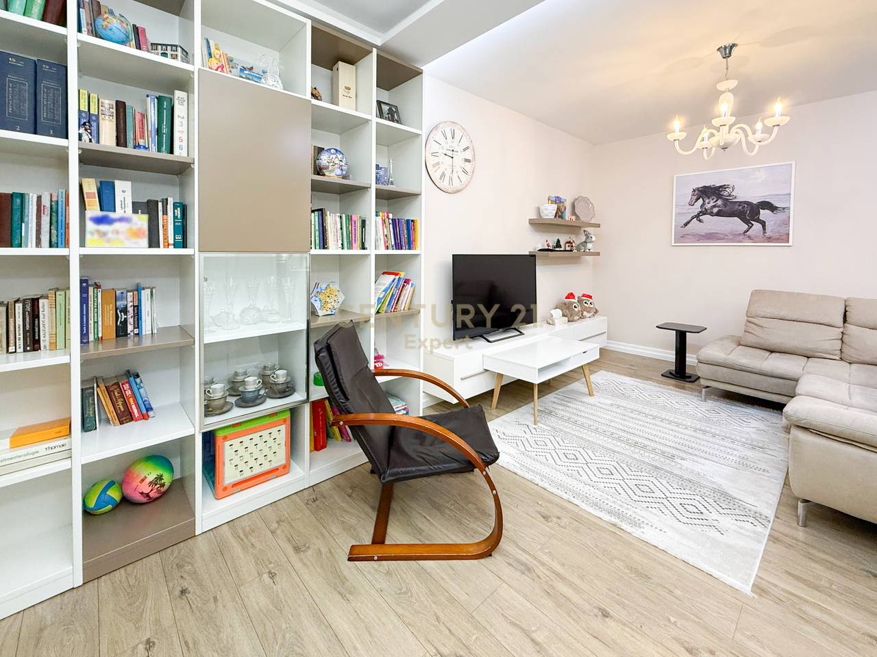 Casa numero 4 in Rruga Riza Cerova, Tirana!