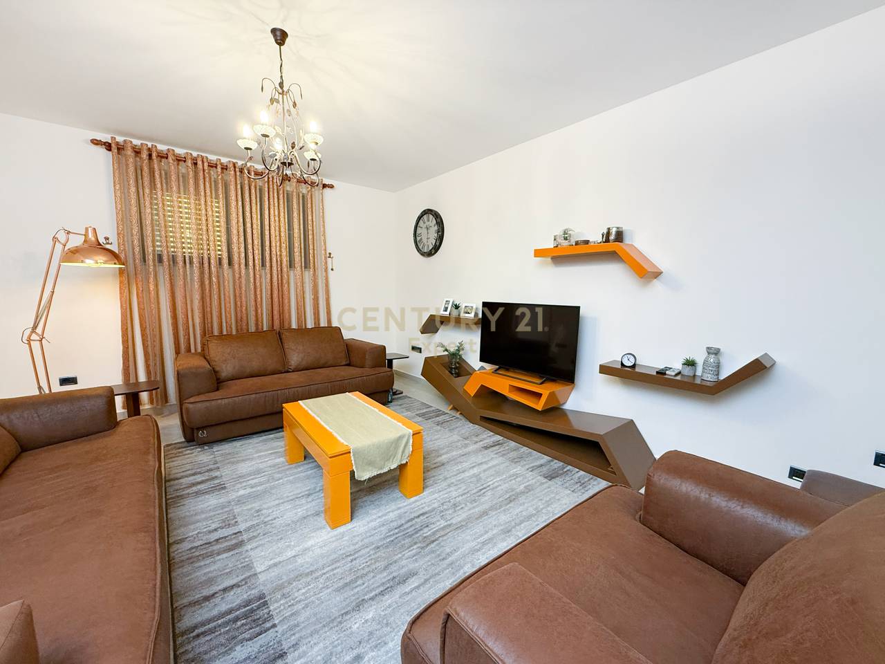 Casa numero 4 in Rruga Riza Cerova, Tirana!