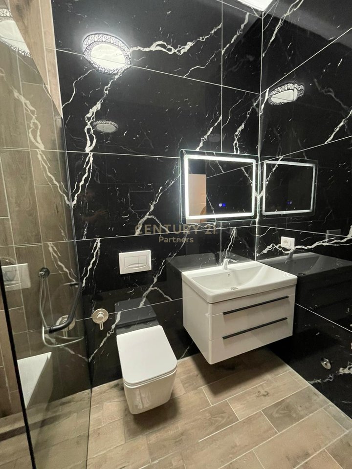 APPARTAMENTO 2+1 IN VENDITA SULLA SPIAGGIA, DURRËS – VICINO ALL'HOTEL GLOBO