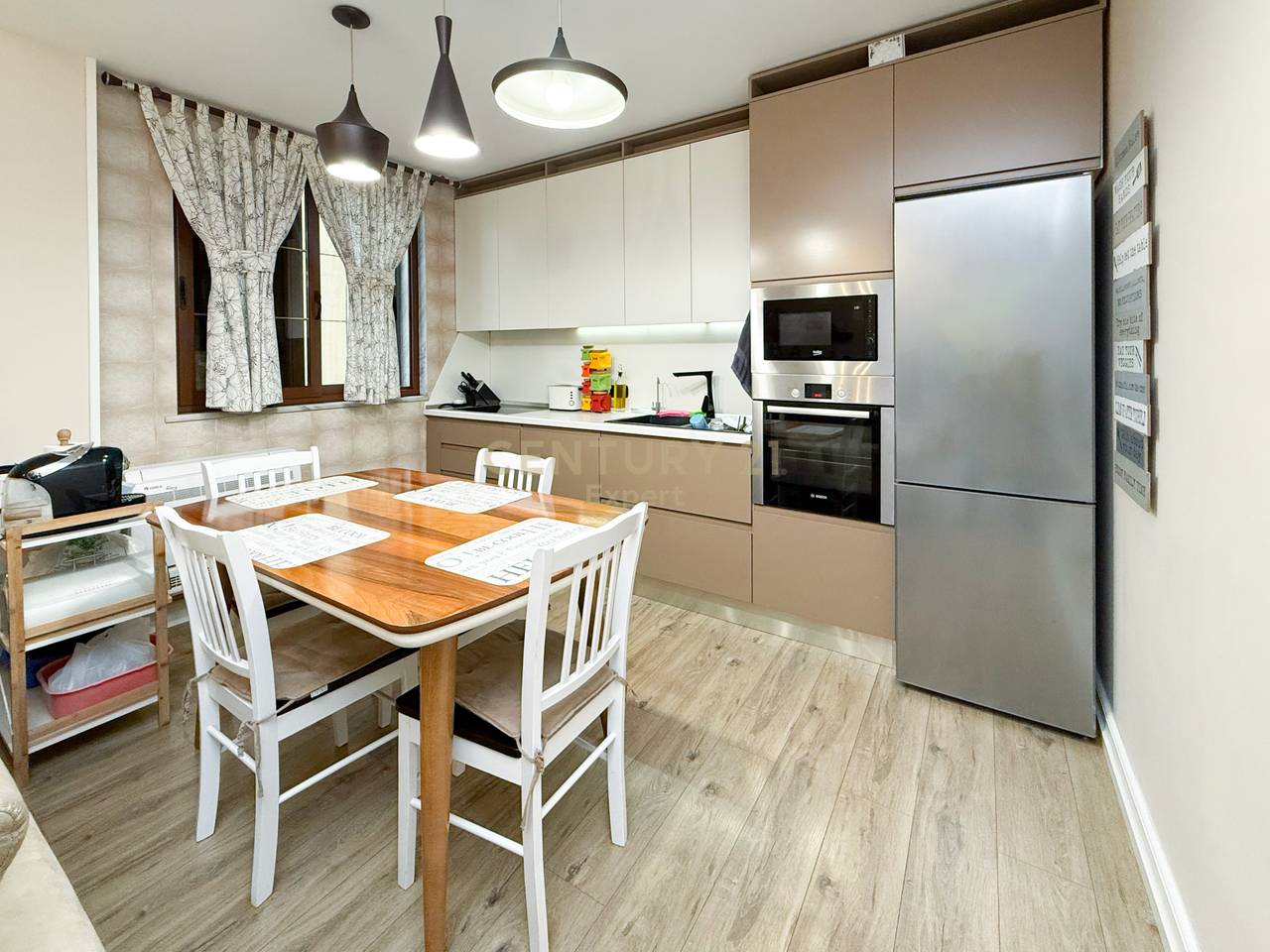 Japim me qira Vile 4-kateshe ne Rr. Riza Cerova, Tiranë!