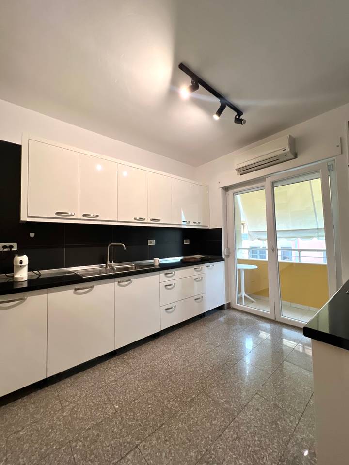 Apartament 3+1+3 me verande dhe post parkimi ne shitje tek rezidenca Touch of Sun !